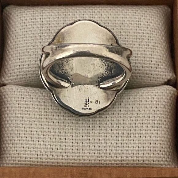 James Avery Retired Blue Heirloom Quatrefoil Ring - Picture 4 of 4